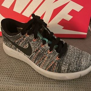 Nike Lunarepic Flyknit :: Women’s Shoes :: Size 7 ::  Grey